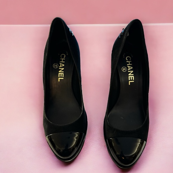 Chanel- gently used resoled heels in excellent condition. Patent and suede. - Picture 6 of 7